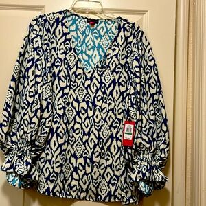 A beautiful women’s blouse size large, brand new. The color is teal and white